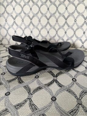Teva Sandals Black Gray Strappy Women's 8 Hiking Outdoor